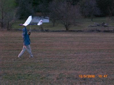 Eddie lands the plane in his hand.